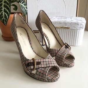 AK Anne Klein Plaid Houndstooth Heel Pump Brown Tan Gold Brass hardware size 6.5